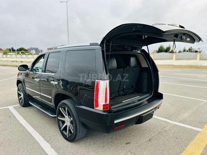 Cadillac Escalade-11