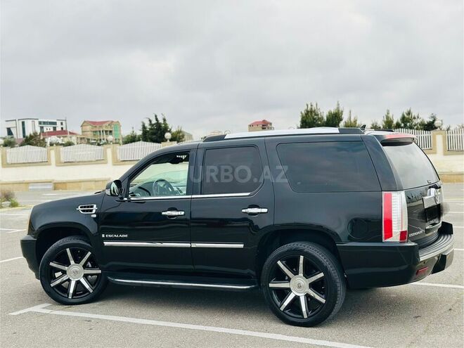 Cadillac Escalade-3