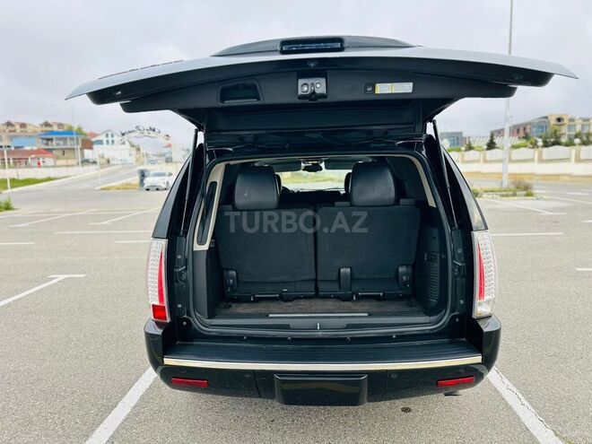 Cadillac Escalade-12