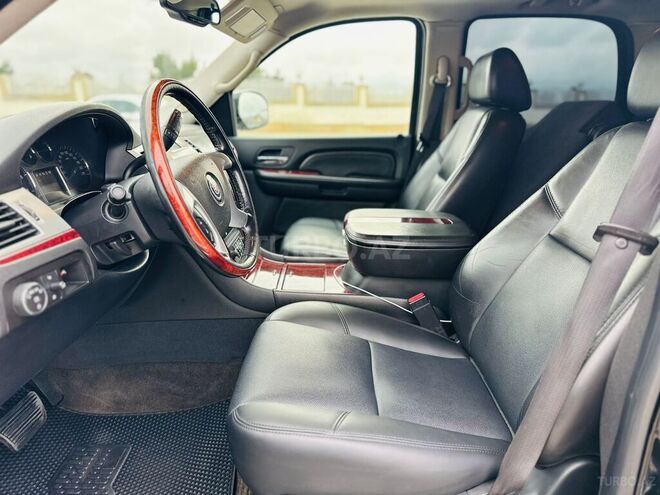 Cadillac Escalade-15
