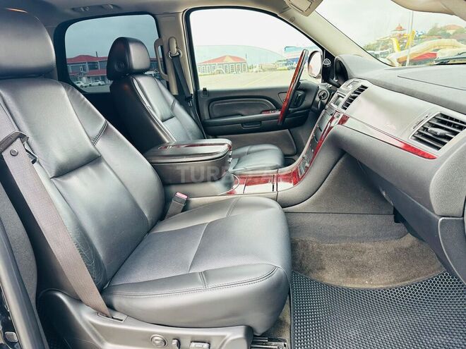 Cadillac Escalade-20