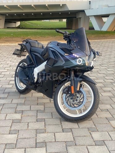 Bajaj Pulsar RS 200-1