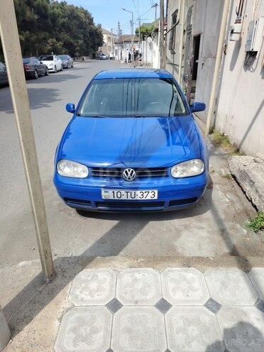 Volkswagen Golf-1