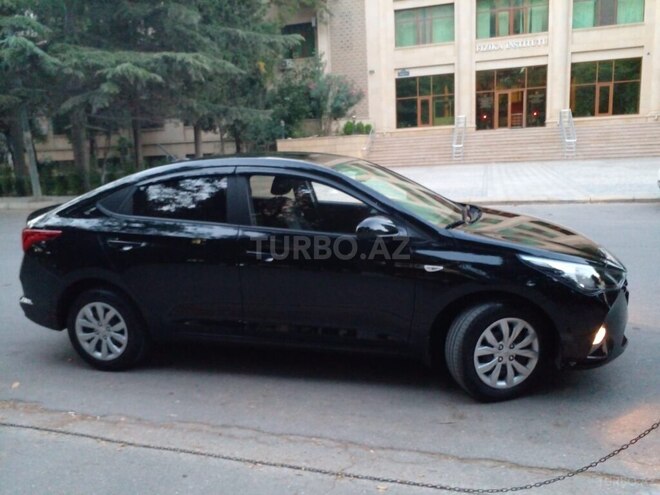 Hyundai Accent-2