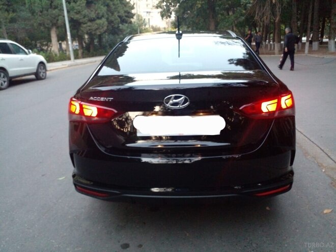 Hyundai Accent-5