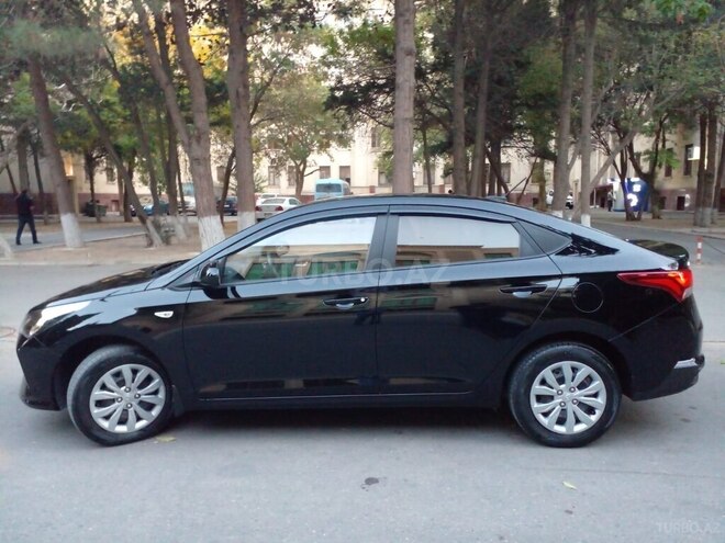Hyundai Accent-3