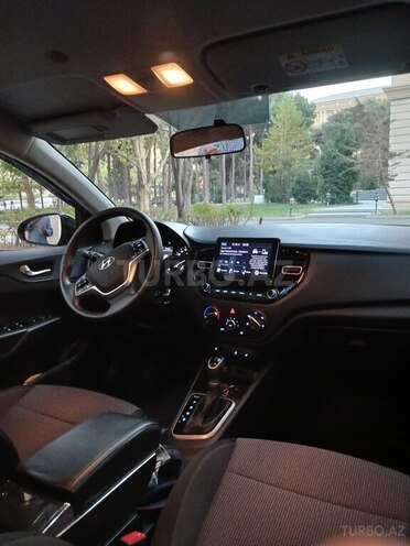 Hyundai Accent-9