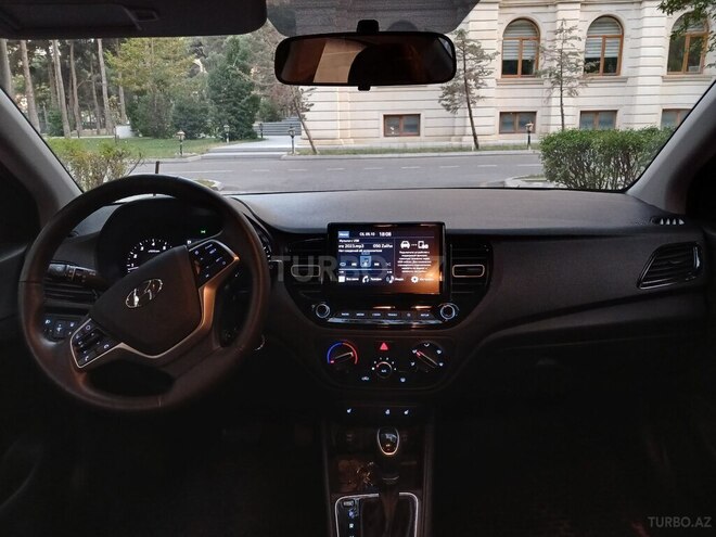Hyundai Accent-6
