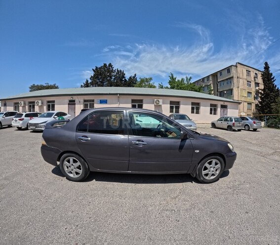 Mitsubishi Lancer-5