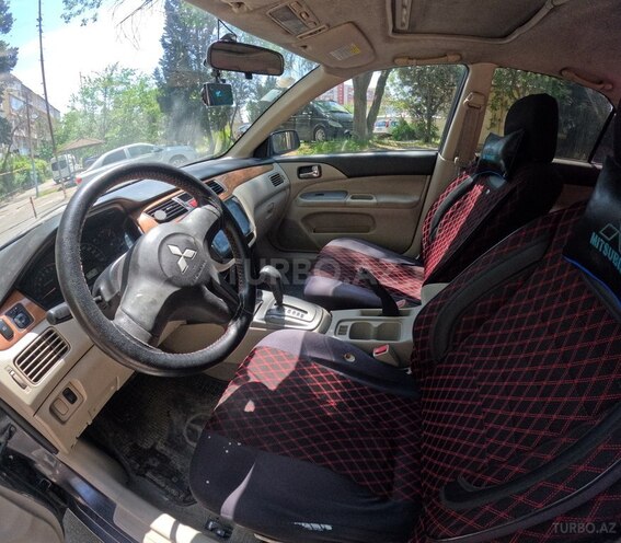 Mitsubishi Lancer-8