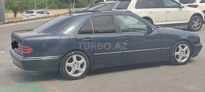 Mercedes E 280-8