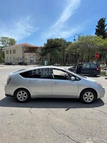 Toyota Prius-2