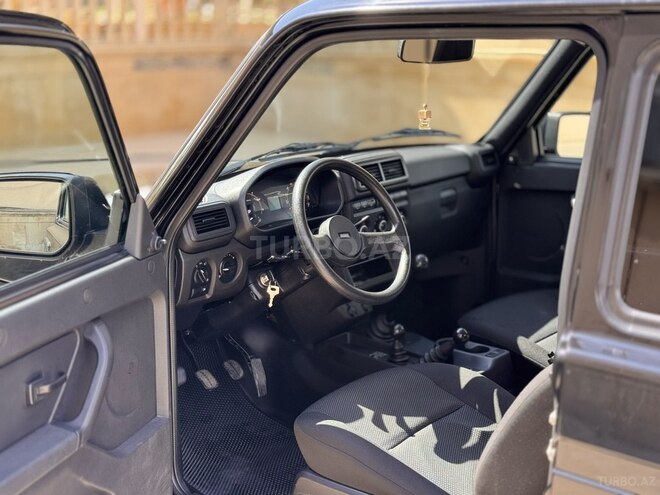 LADA (VAZ) Niva-11