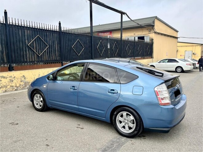 Toyota Prius-5