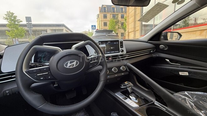Hyundai Elantra-8