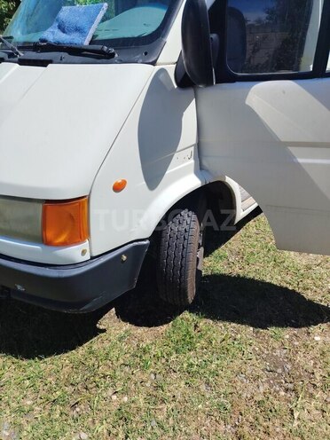Ford Transit-3