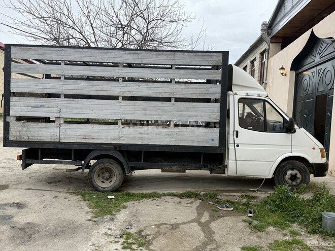 Ford Transit-8