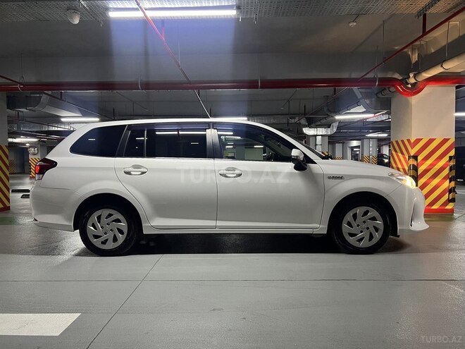 Toyota Corolla Fielder-2