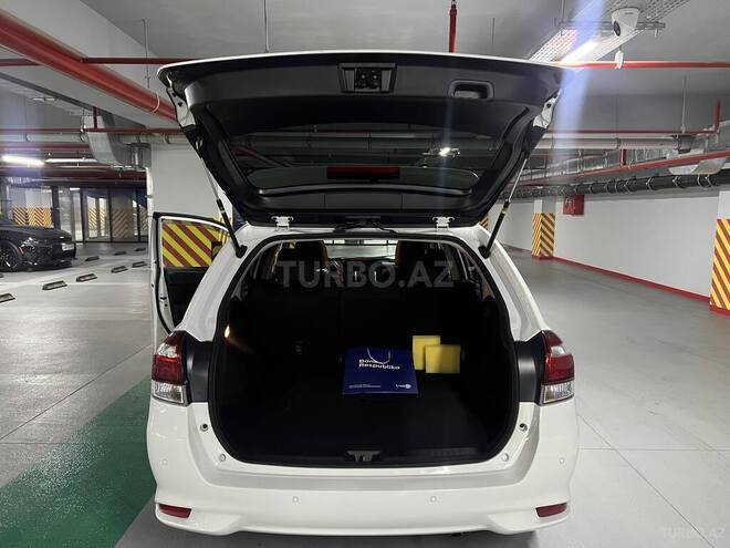 Toyota Corolla Fielder-5