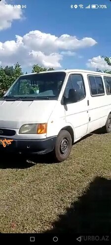 Ford Transit-6