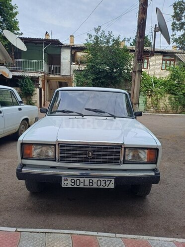 LADA (VAZ) 2107-1
