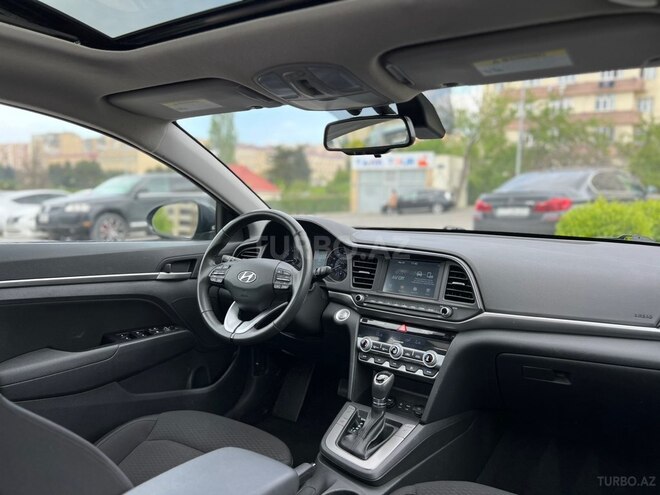 Hyundai Elantra-18