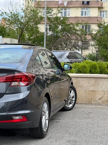 Hyundai Elantra-15