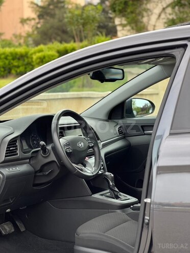 Hyundai Elantra-17