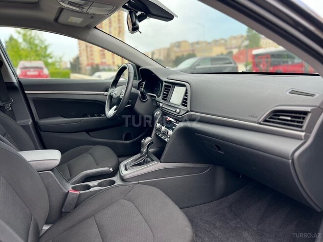 Hyundai Elantra-19