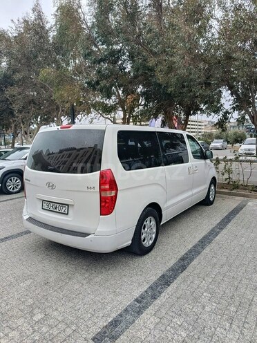 Hyundai H-1-2