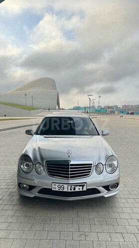 Mercedes E 240-1