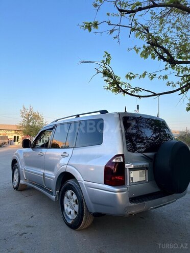 Mitsubishi Pajero-4
