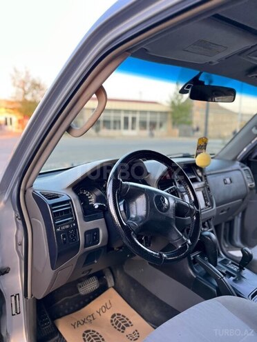 Mitsubishi Pajero-7