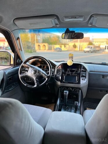 Mitsubishi Pajero-8
