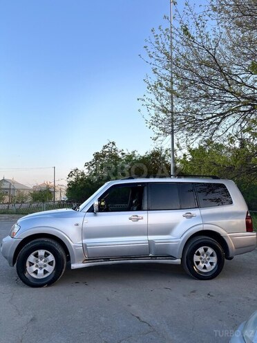 Mitsubishi Pajero-6