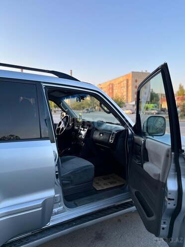 Mitsubishi Pajero-9