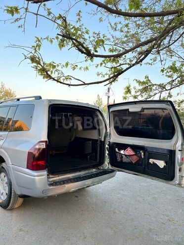 Mitsubishi Pajero-11