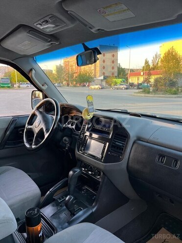 Mitsubishi Pajero-10