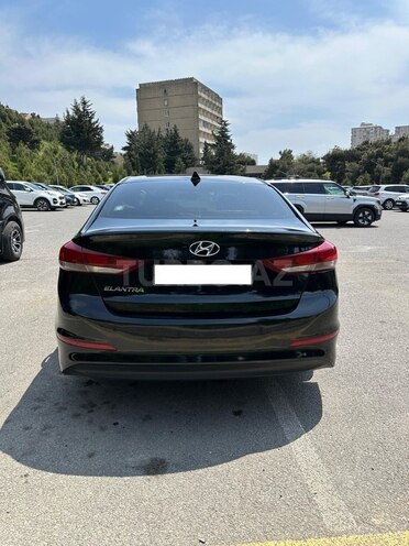 Hyundai Elantra-2