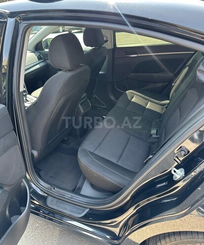 Hyundai Elantra-8