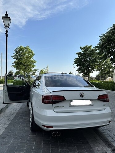 Volkswagen Jetta-5
