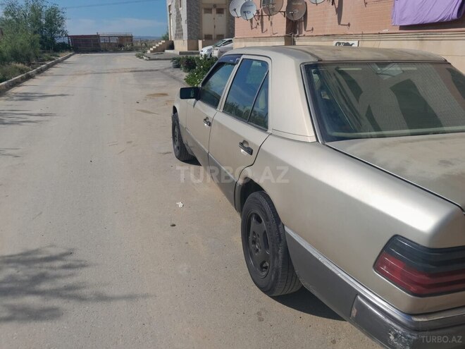 Mercedes 220 E-2
