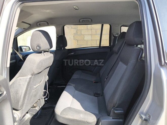 Opel Zafira-5