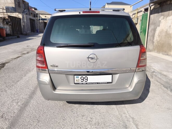 Opel Zafira-2