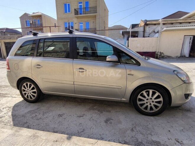 Opel Zafira-4