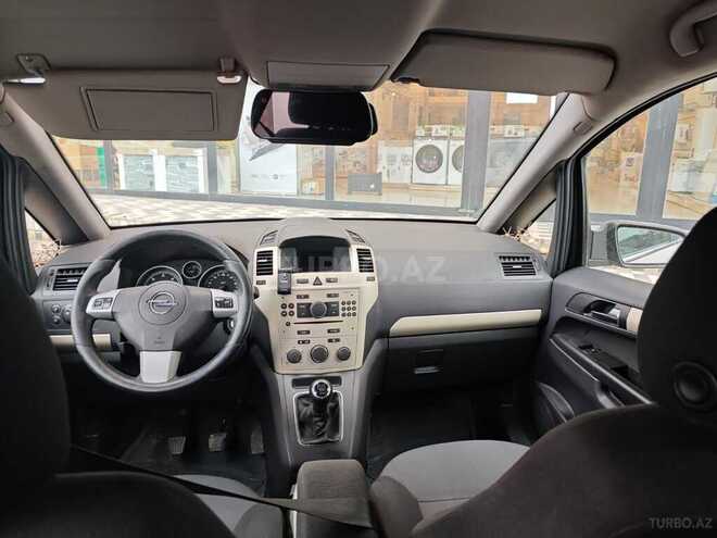 Opel Zafira-8