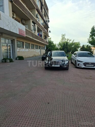 Mercedes E 220-1