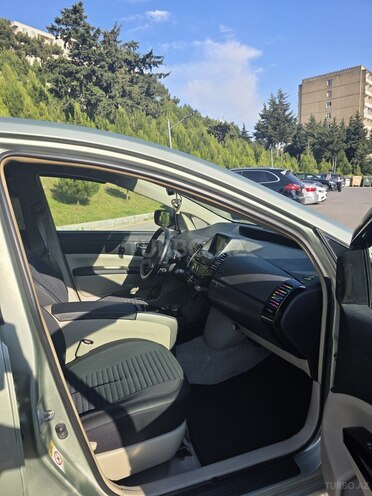 Toyota Prius-4