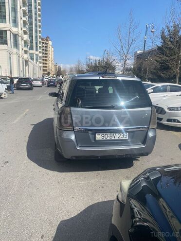 Opel Zafira-5