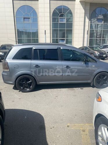 Opel Zafira-8